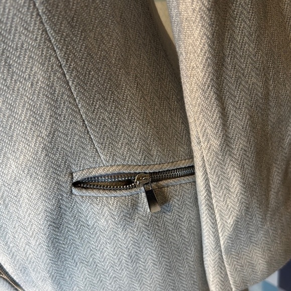 Zara Gray Blazer Structured Modern Silhouette - Picture 8 of 13